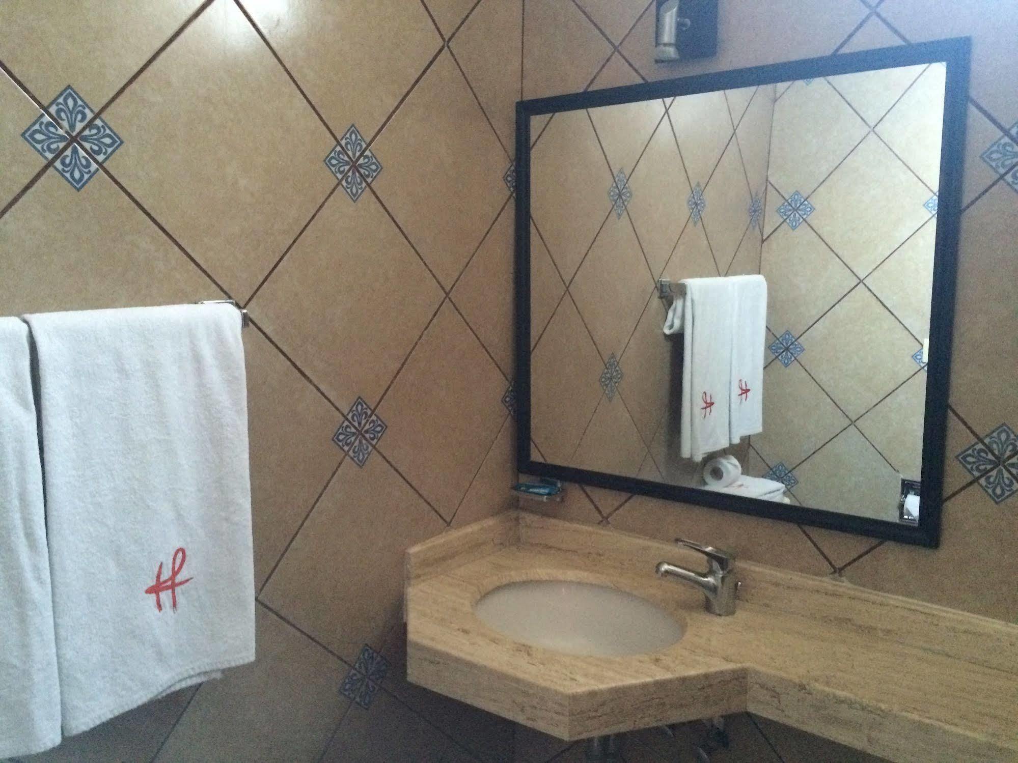 טפצ'ולה Hotel Fenix מראה חיצוני תמונה