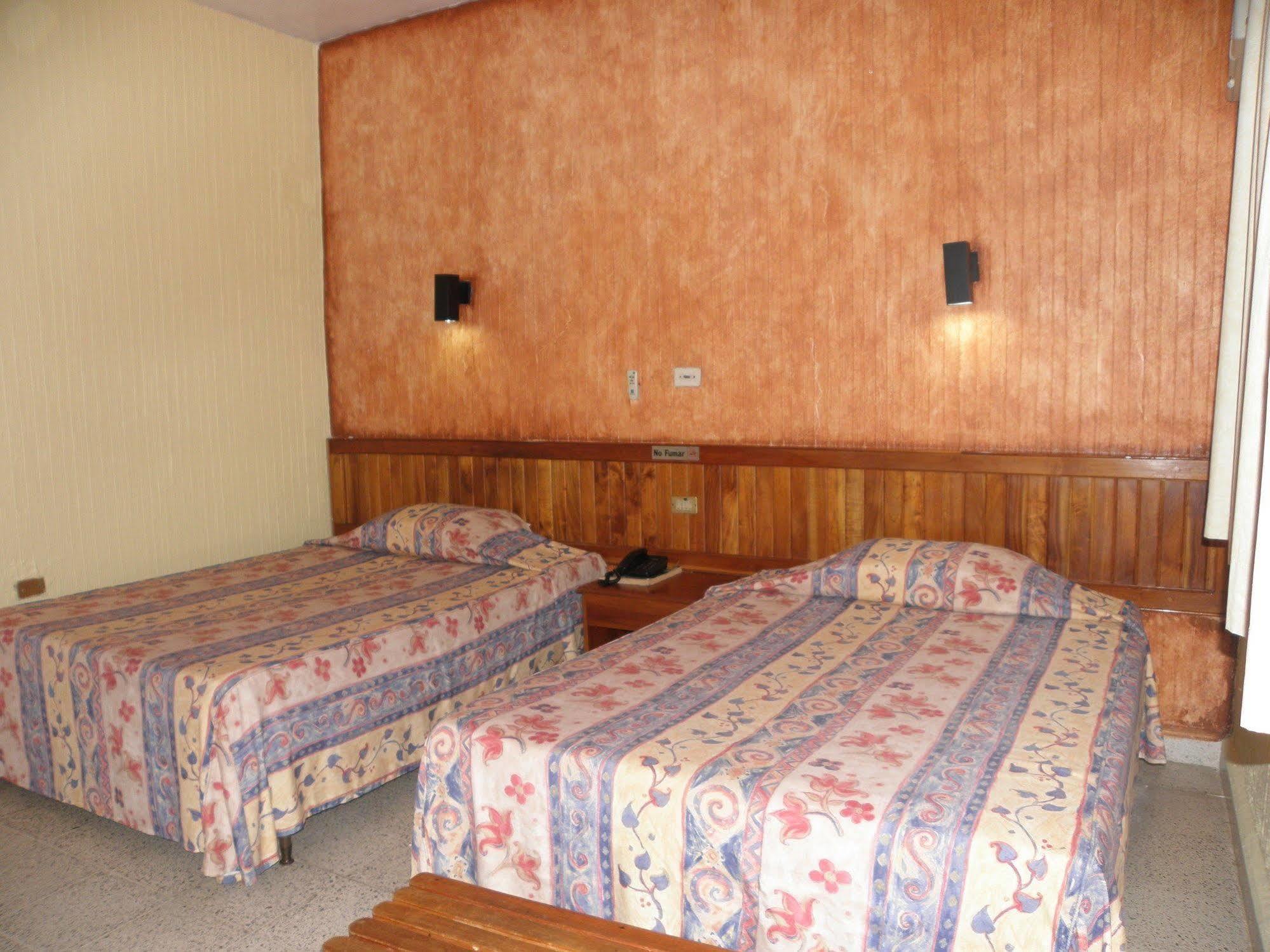 טפצ'ולה Hotel Fenix מראה חיצוני תמונה